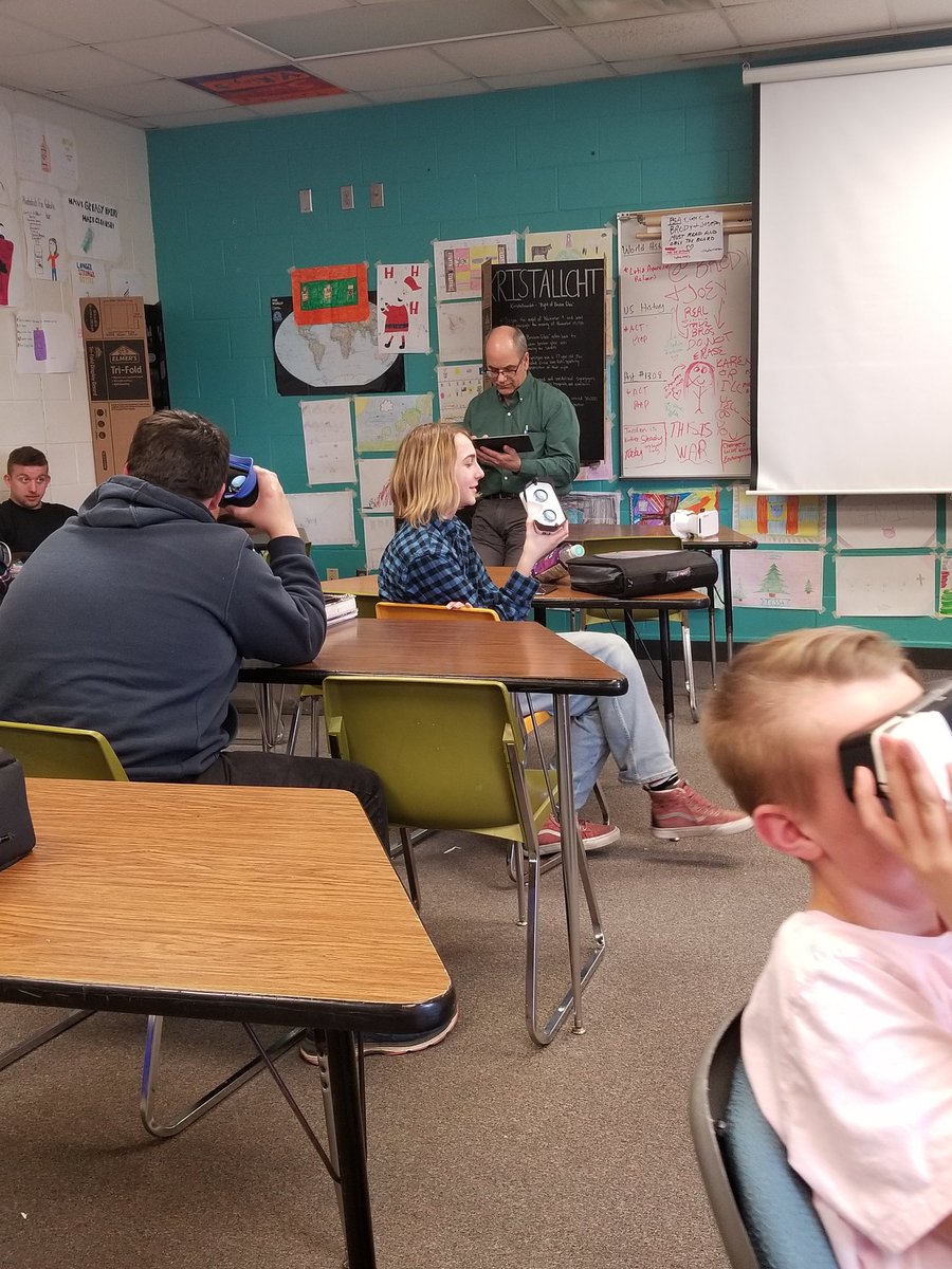 wickedswan's tweet image. Virtual reality tours in Emerging Tech.   Thanks ECMECC!!!  #technologyiscool