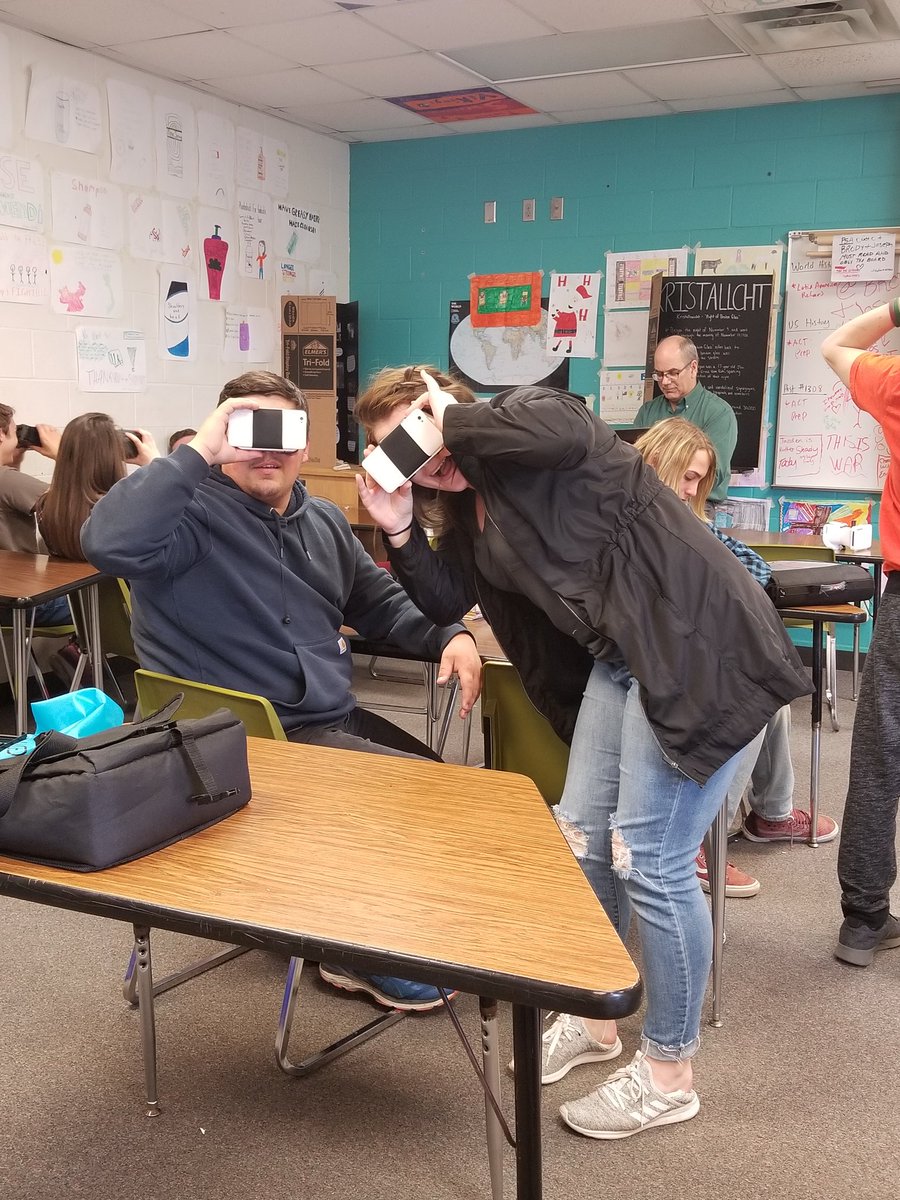 wickedswan's tweet image. Virtual reality tours in Emerging Tech.   Thanks ECMECC!!!  #technologyiscool