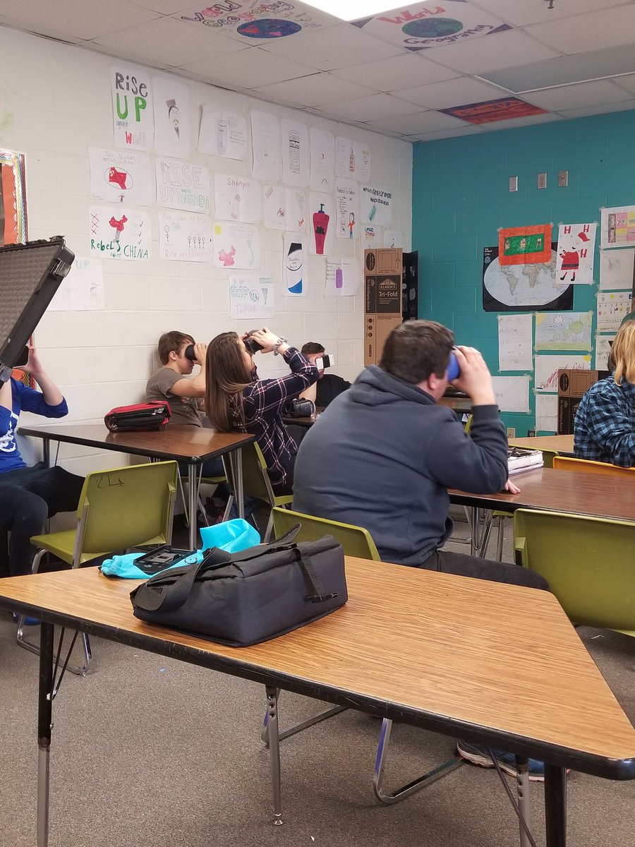 wickedswan's tweet image. Virtual reality tours in Emerging Tech.   Thanks ECMECC!!!  #technologyiscool