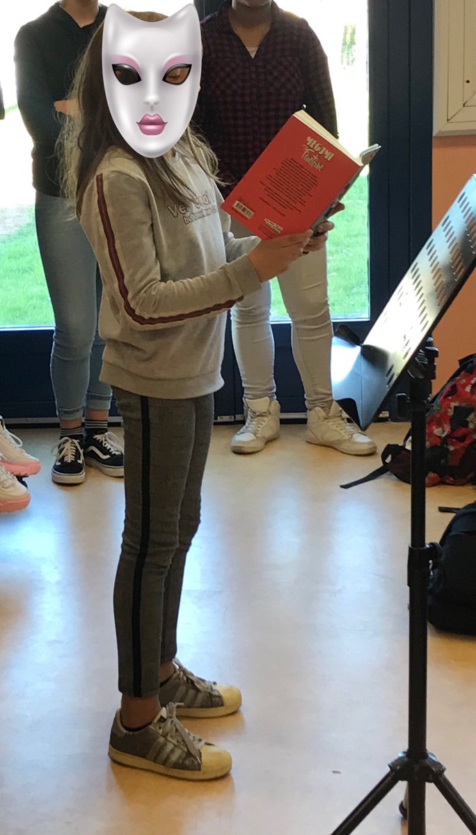 Incos en scène 😀 Félicitations à Lysa, Louna, Maude, Anaëlle, Lia, Claire-Marie, Ruben et Marine👏 les 8 finalistes se produiront le 02 mai au théâtre Mac-Nab à 18h30🎤🏆🎭. Les photos de l’annonce des résultats et lectures en direct 😉 <a href="/LesIncos/">Le Prix des Incorruptibles</a> #lecture