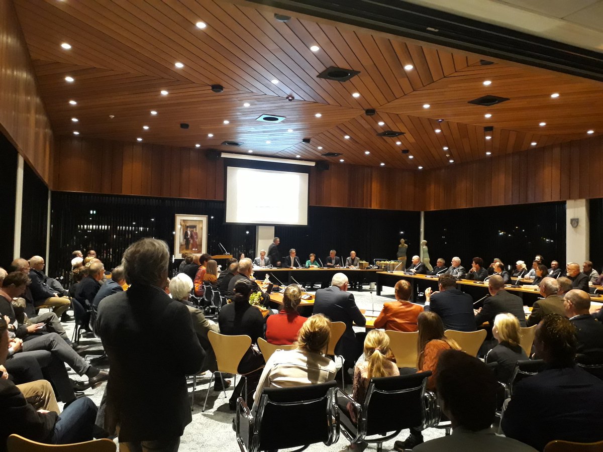 Overvolle zaal bij installatie nieuw bestuur <a href="/Vechtstromen/">Vechtstromen</a>. Met zoveel belangstellenden mooie afsluiting verkiezingsproces.