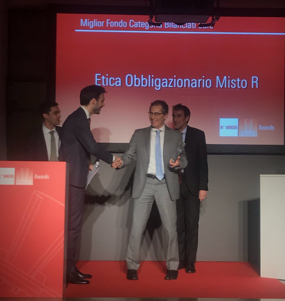 Etica Sgr si aggiudica il premio come miglior fondo bilanciato EUR con Etica Obbligazionario Misto. A ritirare il riconoscimento il Direttore Generale Luca Mattiazzi. 🥇 
#MorningstarAwardsItaly