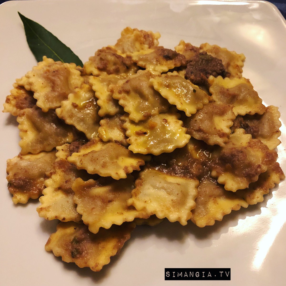 #Homemade agnolotti braised with local #Barbera of Camino, in #Piedmont, #Italy 😋🇮🇹🍷
Agnolotti fatti in casa con sugo di brasato cotto al Barbera di Camino, Piemonte. #italiancuisine #italianfood