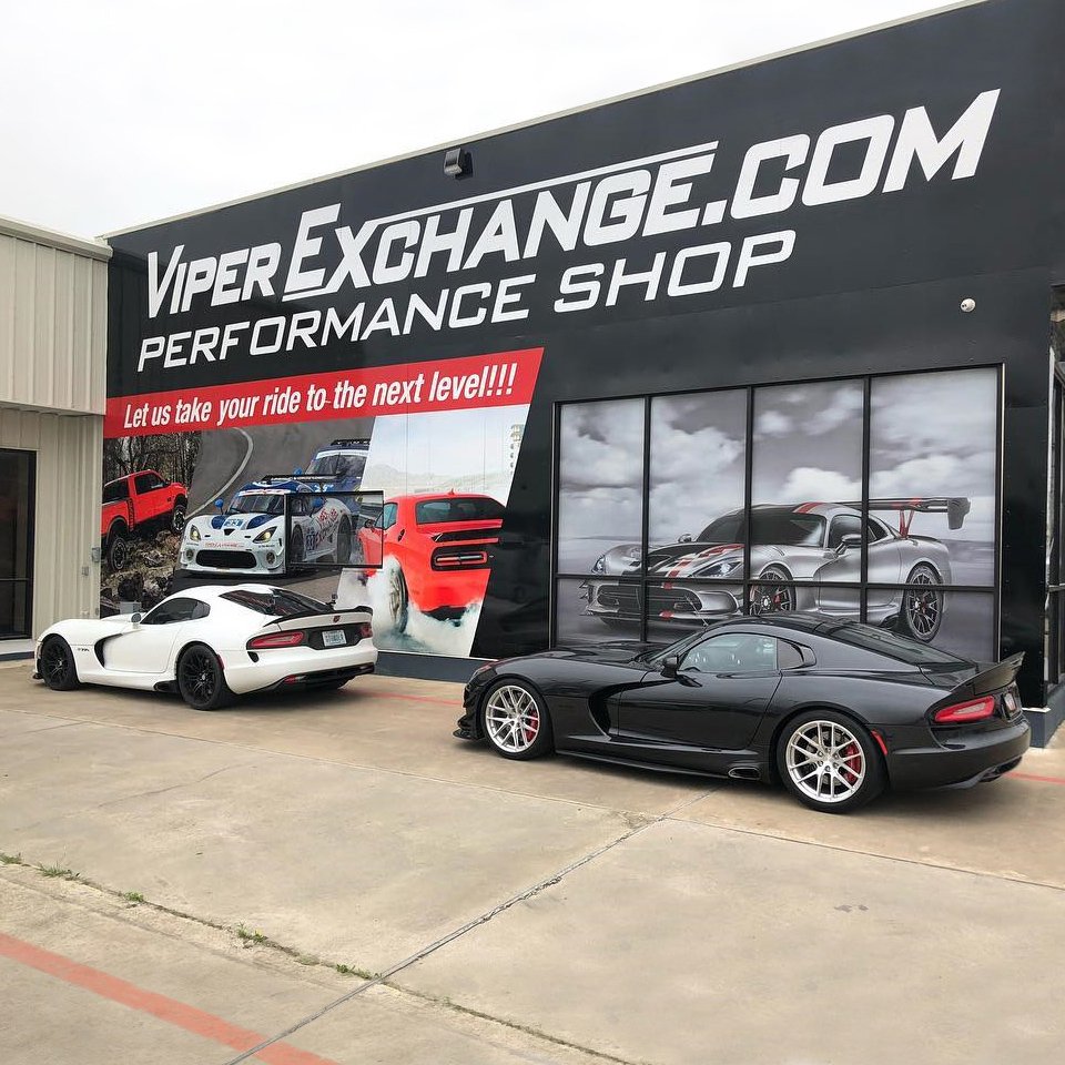 oneethanol's tweet photo. A couple of #ethanol burning twin turbo Vipers at @ViperExchange in TX. Both powered by @oneethanol R fuel. #viperexchange @nthmoto #nthmoto #dodge #viper #oneethanol #biofuel https://t.co/3gVr5utzx5