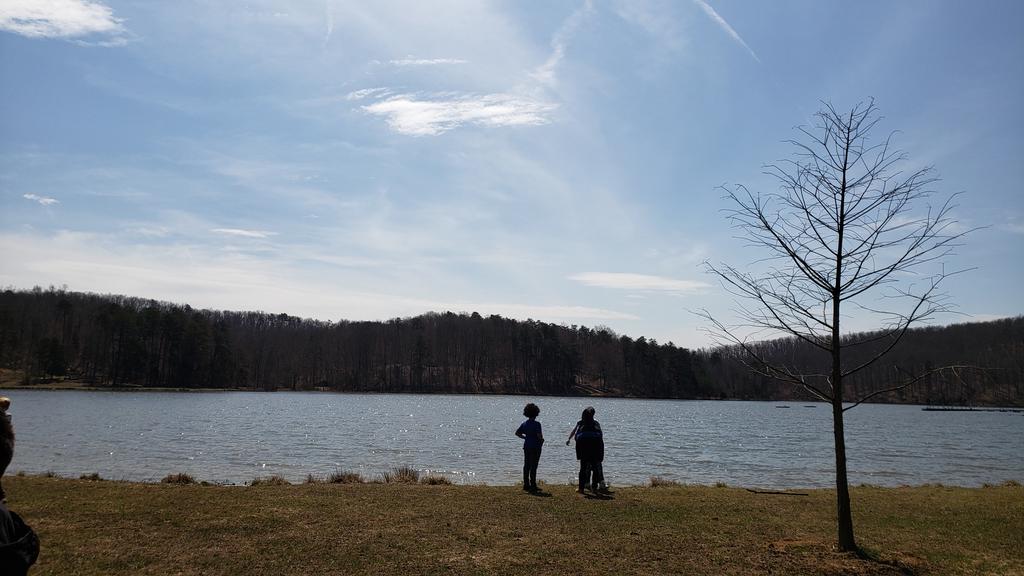 ham_kathleen's tweet photo. What a great day for a field trip to camp Crooked Creek! #findyourtruenorth @OlmstedNorth https://t.co/O5xRrpDvBi