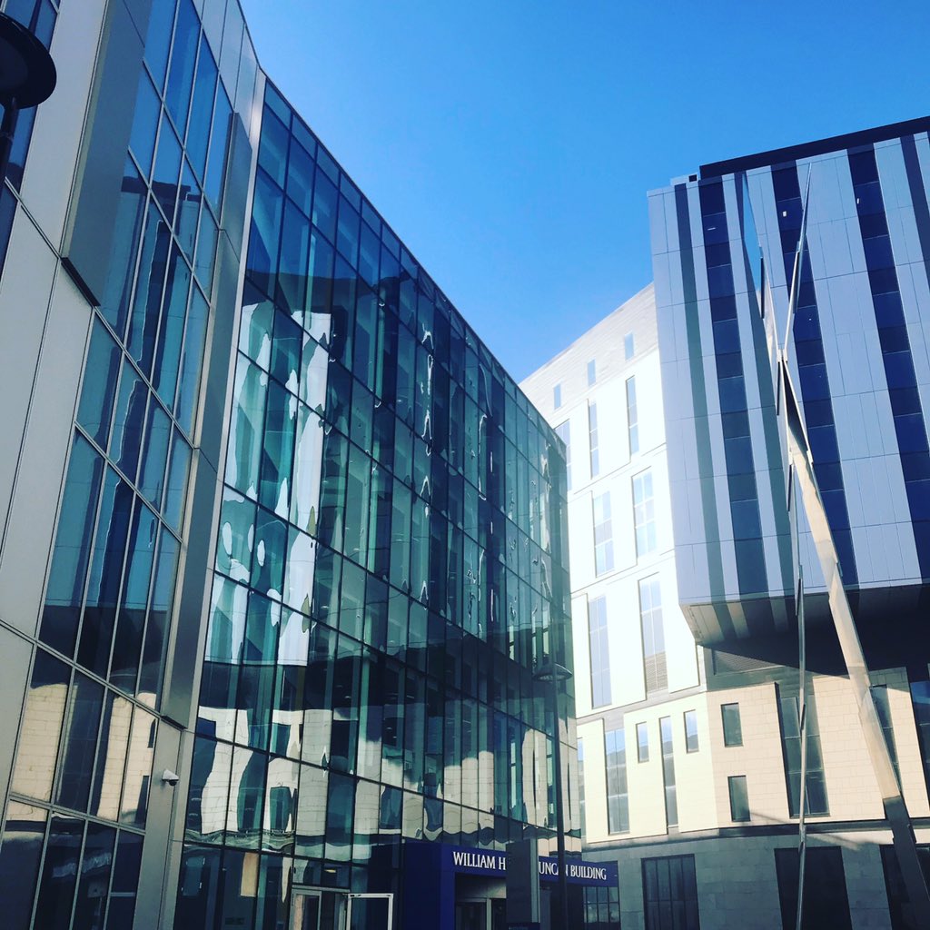 WatersLisaE's tweet photo. Honoured to be a v small part of the inaugural #LivDocSim today. The best SIM I’ve ever experienced with an actual MET call. Loved it. Medicine is brilliant. Gorgeous day in Liverpool too 🌟#medicineisbrilliant https://t.co/O5l97mYftH
