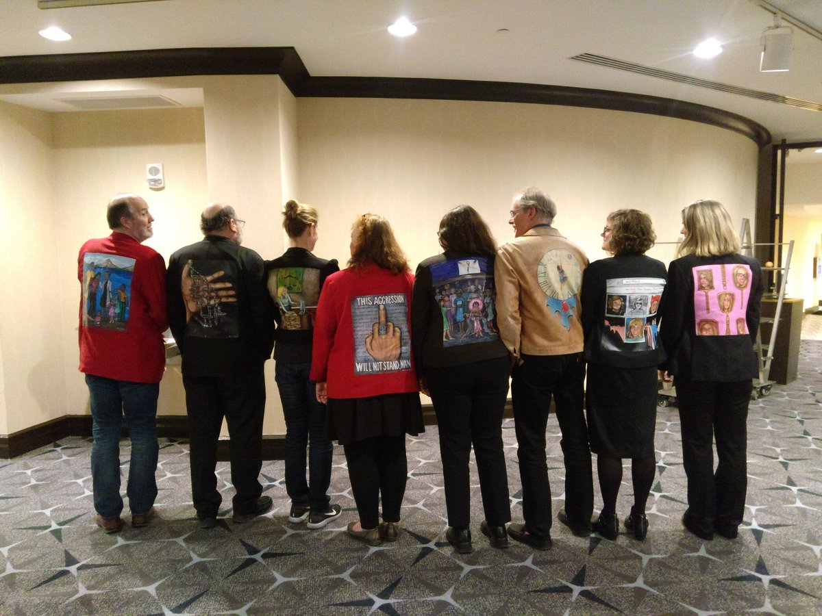 It's #TheWalkingGallery time at #HDpalooza 

I see you @HealthPrivacy @katiemccurdy @ekivemark @MightyCasey @MandiBPro @healthblawg (who am missing?)