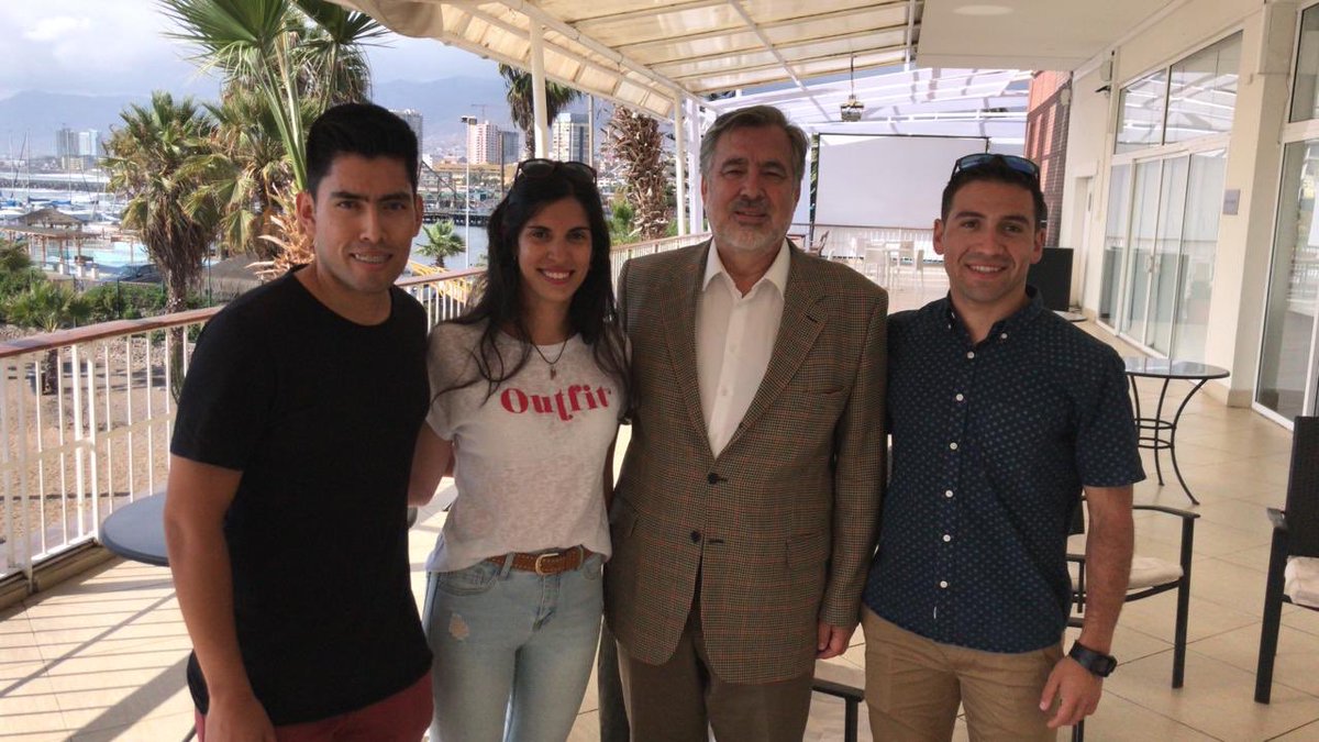 guillier's tweet photo. Pdte. @sebastianpinera, ellos son Mayela, Sergio y Gabriel, estudiantes de doctorado de universidades de Antofagasta y Católica del Norte, becarios que no podrán concluir sus estudios por falta de recursos de Conicyt. ¿Dónde quedó su compromiso con el mérito? Espero su respuesta. https://t.co/YHq5XedFdN