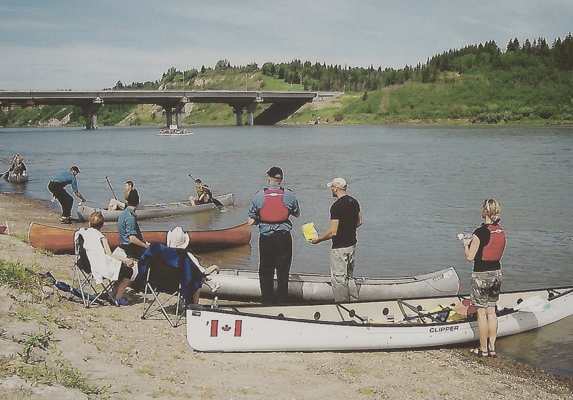 If raft building isn’t your thing, don’t let this stop you from participating in the Sourdough Raft Race. Canoes are welcomed. Add your touch to it and come fully loaded with super soakers for the best water fight ever! 🚣🏻‍♀️🚣🏽‍♂️

#yeg #summerfun #edmontonevents