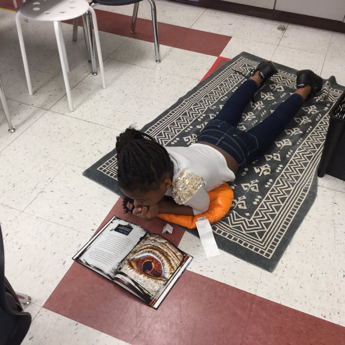 whitwhite91's tweet photo. They were so upset when it was time to stop reading! Love it! #flexibleinthird #buildingreaders #mcdermottfalcons https://t.co/20xWl8PD1r