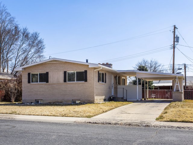 bigkeyreal's tweet photo. Open House: Saturday, March 30th from 11am-3pm.
Address: 480 E 850 S Orem, UT 84097
Property Profile: $349,900, Seller Finance!!!!  No Need for traditional financing, move in Immediately!! 2 Kitchens, 2 Family Rooms &amp; SO MUCH PARKING! https://t.co/pkiDkq6eKT https://t.co/F5zMvEErno