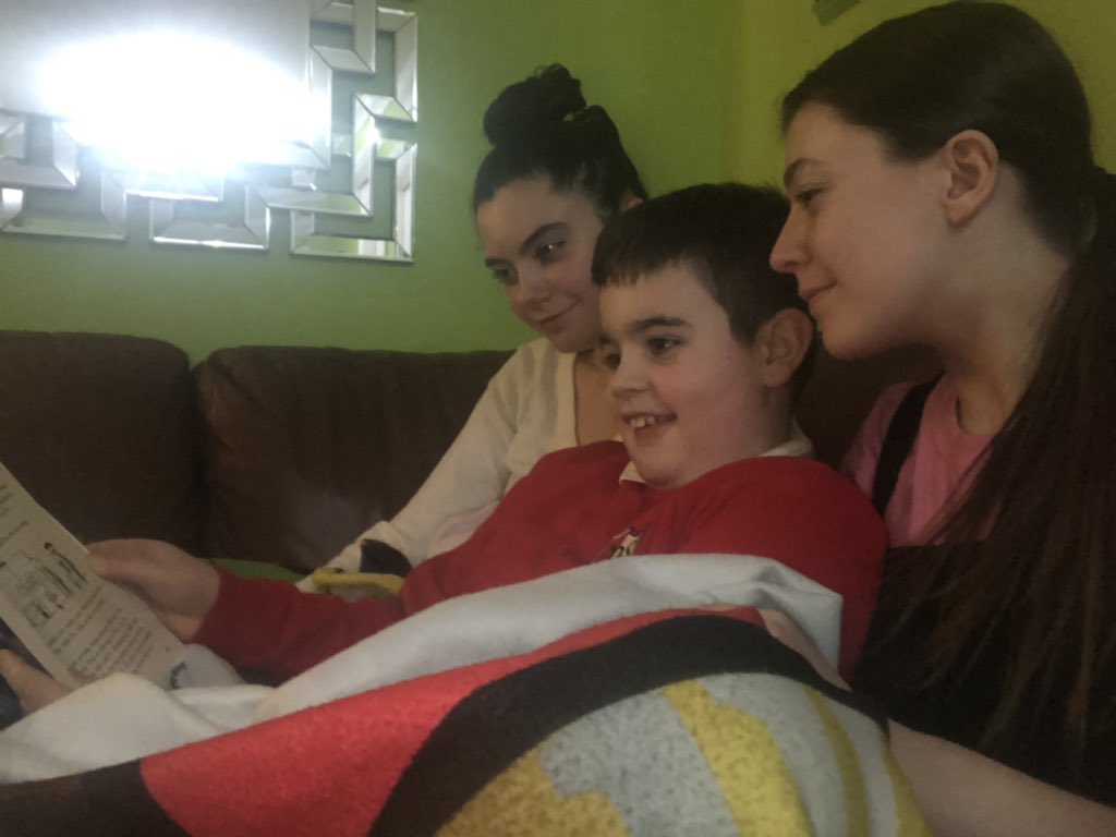 LindaP_JustMe's tweet photo. @MrsCampbellP5C @CarronPrimary Lewis reading with his sisters #CPSRead https://t.co/ONj9kXItAD