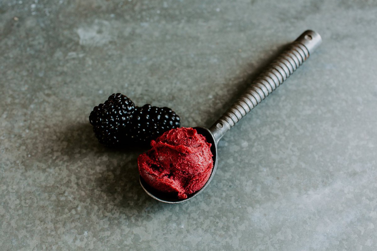 sorbatto's tweet photo. Everyone deserves to treat themselves to a delicious dessert! Sorbatto's Frosty Blue is vegan, non-GMO and free of fillers, so it's the perfect choice for a sweet treat. https://t.co/HvYUdtXAMF https://t.co/1GNnWYu8IO
