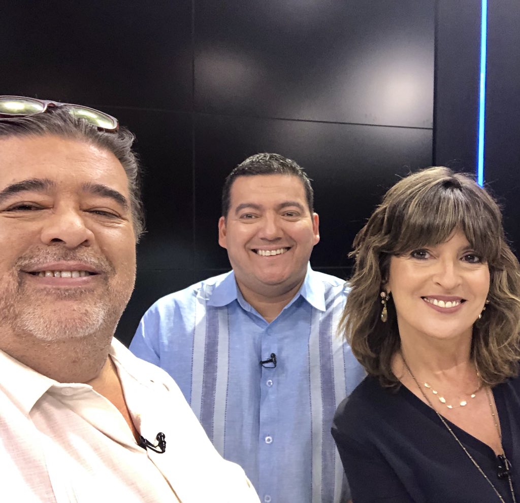 comoenlabarra's tweet photo. Y nos fuimos de tour!
02. Como en la Barra on Tour! Entrevista con @edu_castillo en @cnnchile para #endirectocnn 
Vamo’h!!!! https://t.co/e2GyanUhpD