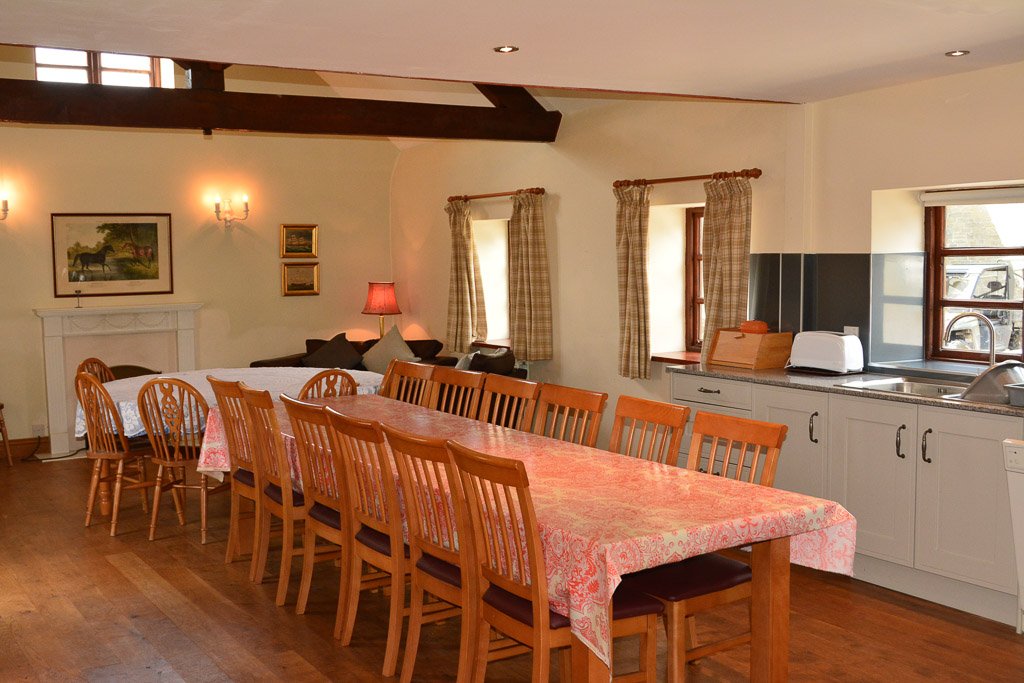 UpperOnibury's tweet photo. The Onibury Cottage has a single step into cottage with no internal steps. Comfortable accommodation for 12 people with a spacious kitchen/dining room, comfortable sitting room and six bedrooms, all en suite.
https://t.co/jt7MZcfLi7
#NWalesHour #SomersetHour #LancashireHour https://t.co/sOgdNVysgo