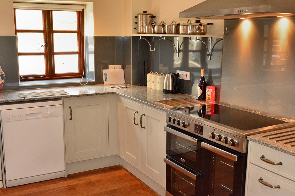 UpperOnibury's tweet photo. The Onibury Cottage has a single step into cottage with no internal steps. Comfortable accommodation for 12 people with a spacious kitchen/dining room, comfortable sitting room and six bedrooms, all en suite.
https://t.co/jt7MZcfLi7
#NWalesHour #SomersetHour #LancashireHour https://t.co/sOgdNVysgo