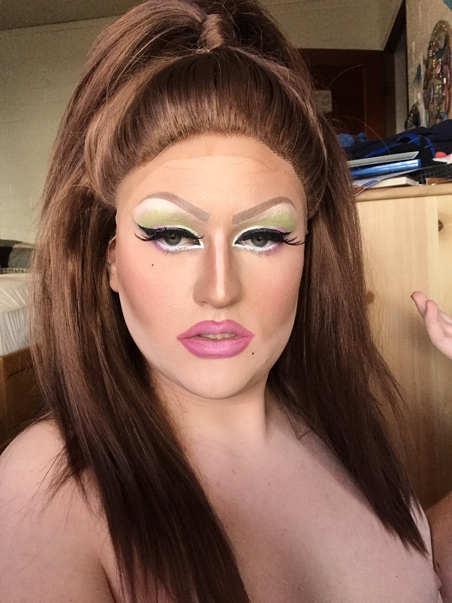 thedollipop's tweet photo. Supreme THUNDER 🌩 a little sailor jupiter inspired look 💕💚 and yes...my lace is not glued down but i’m still cute https://t.co/svsjDpvvX6