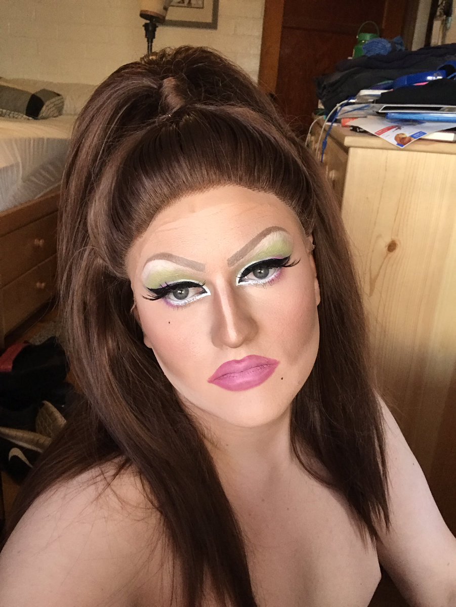 thedollipop's tweet photo. Supreme THUNDER 🌩 a little sailor jupiter inspired look 💕💚 and yes...my lace is not glued down but i’m still cute https://t.co/svsjDpvvX6