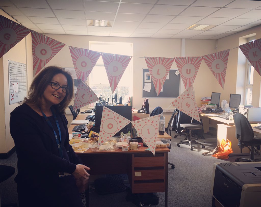 LoisNewitt's tweet image. Last day in Community Division today after almost 5 years @speaktolee. Thanks to my HR Team and my work base for the fab banner 😍 - new adventure starts next week - #newgirl #teamlocal @donarobbo @zoelizprince @JustLynnMC @Mersey_Care