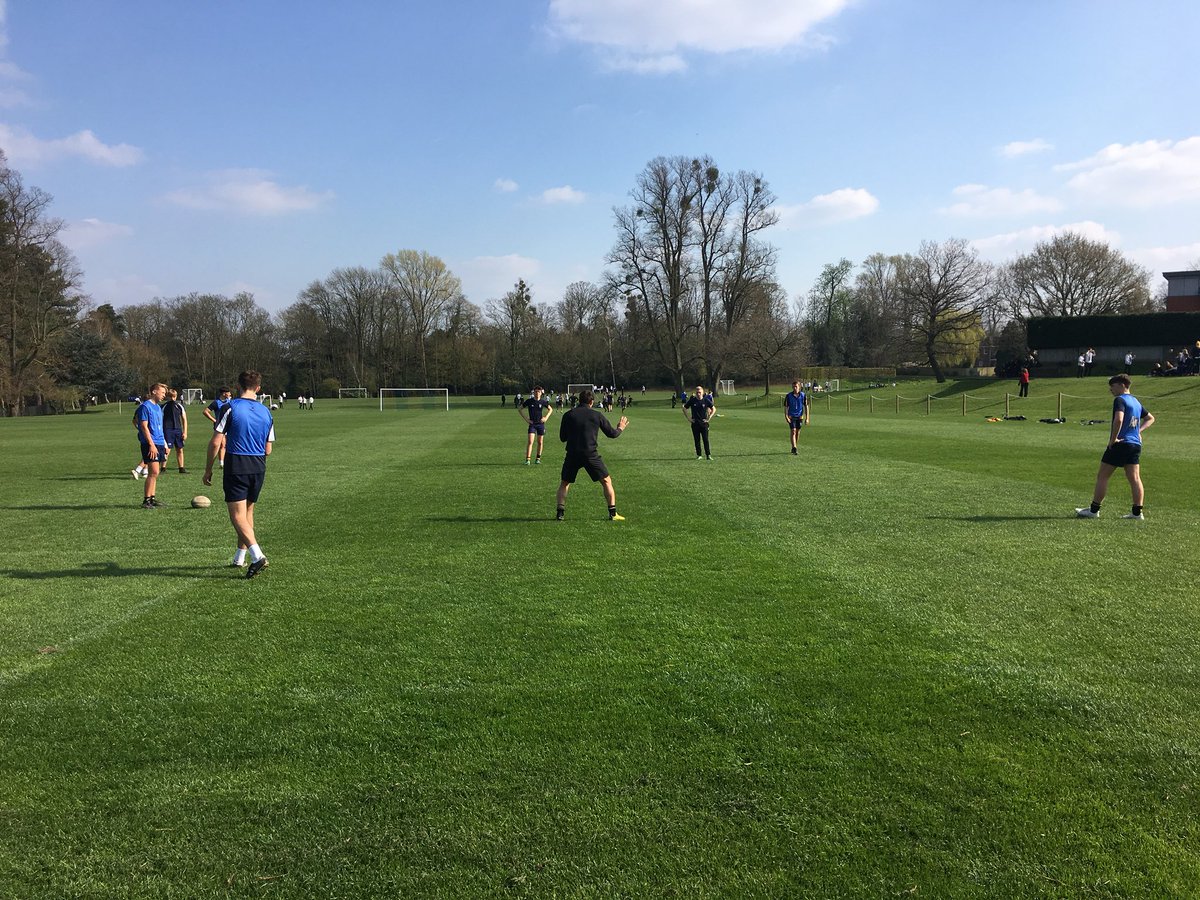 Cracking day and a massive thanks to have brothers <a href="/maxevans13/">M Λ Χ  E V Λ N S</a>  <a href="/ThomEvans11/">Thom Evans</a> in to help with our senior rugby boys. The boys were buzzing and loved the session. <a href="/ReadingBlues/">ReadingBlues</a> #teamrbcs #wheels #gas #speed