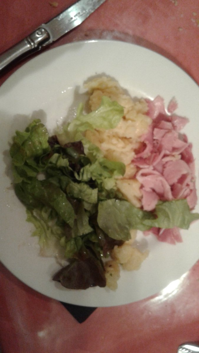 classeCP1's tweet photo. Ce soir, au menu, truffade 🍛 https://t.co/XzRL0Tah4V