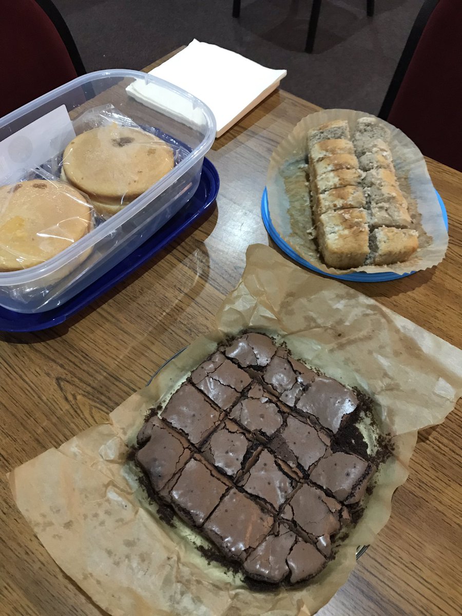 ModelFlying's tweet image. Croydon Airport monthly clubnight with freshly baked cakes! Hell yeah!