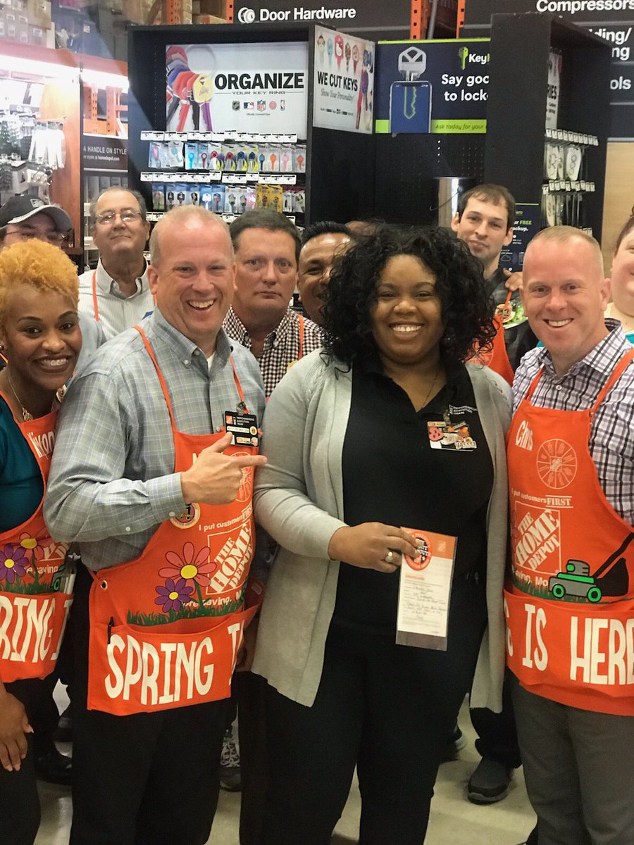 RVP recognizing MET Sup Princess for always being available to assist our teams in D4.  Thank you for all you do! <a href="/deborah_rambo/">🦋Debbie Rambo🦋</a> <a href="/RyanLeBlancHD/">Ryan LeBlanc</a>