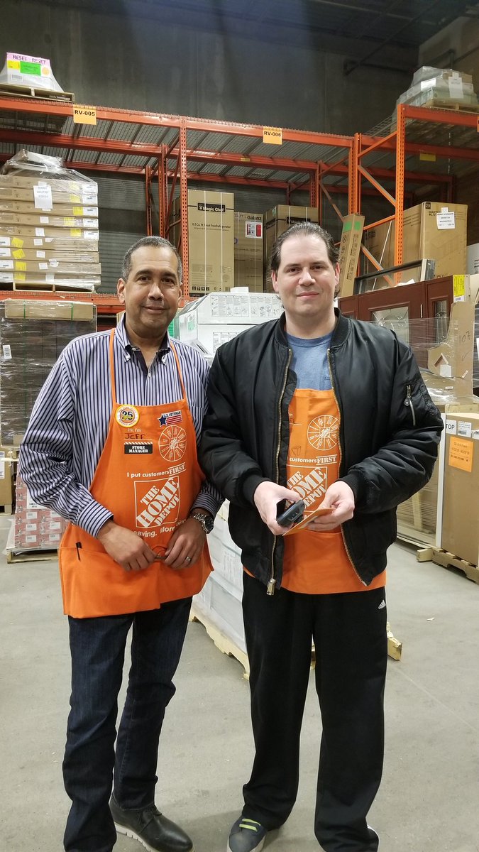 Congratulations to the 2708 freight team for years of service Mark(2yrs) Guiseppe(1yr) Mitch(1yr) Henry(4yrs) and Mike fir receiving your gold badge <a href="/GuarinoSarah/">Utica United 2708</a> @Jdeli1977Jason @ashley2708HD @XKerrigan <a href="/tennvols34/">SHANNON GOODELL</a> <a href="/Barrington2708/">Christopher Lucas Barrington</a> @LittleMidge81