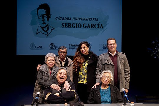 Delia Garda, Emma Mirthala Cantú y Luis Martín, pilares del teatro en Nuevo León, consideraron a Rubén González Garza como “el hombre teatro”, en la Cátedra “Sergio García” de la <a href="/FAE_UANL/">Artes Escénicas</a>.  

bit.ly/2HZt2O6

#Teatro