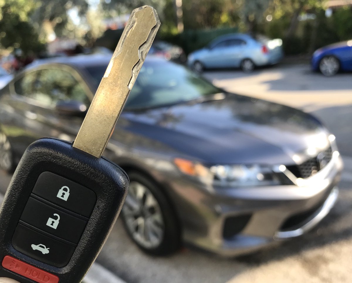 HectorG515's tweet photo. Spring Forward to Great Deals!  Huge Savings!  BOGO 1/2 Off Car Keys*
Terms and conditions apply.  Check out our Facebook page for more information @ https://t.co/HBgR1DorzW or call us 515.867.7778 https://t.co/NyCI4USeCm