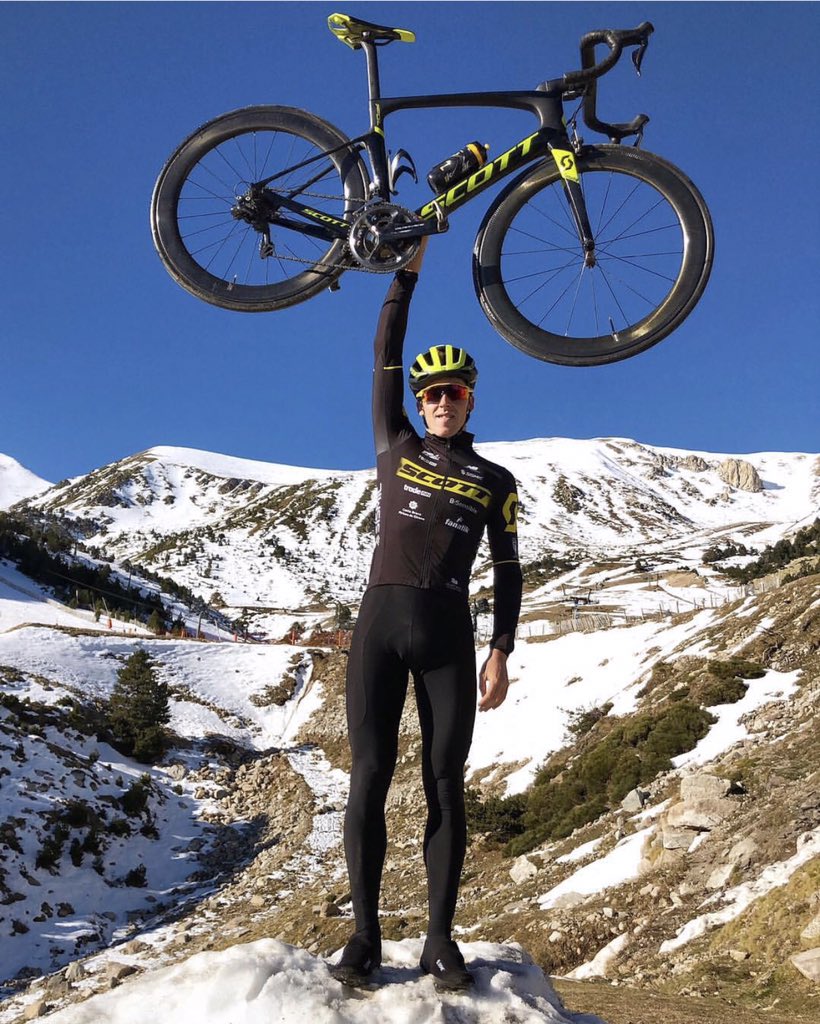 ¡Reto conseguido! Subida a <a href="/Vallter2000/">Vallter</a> y todavía nos quedan fuerzas 😉🙌🙌 📷<a href="/nanoliveras/">Nan Oliveras</a> #isostarspain #detrasdetusretos #ciclismo #bike