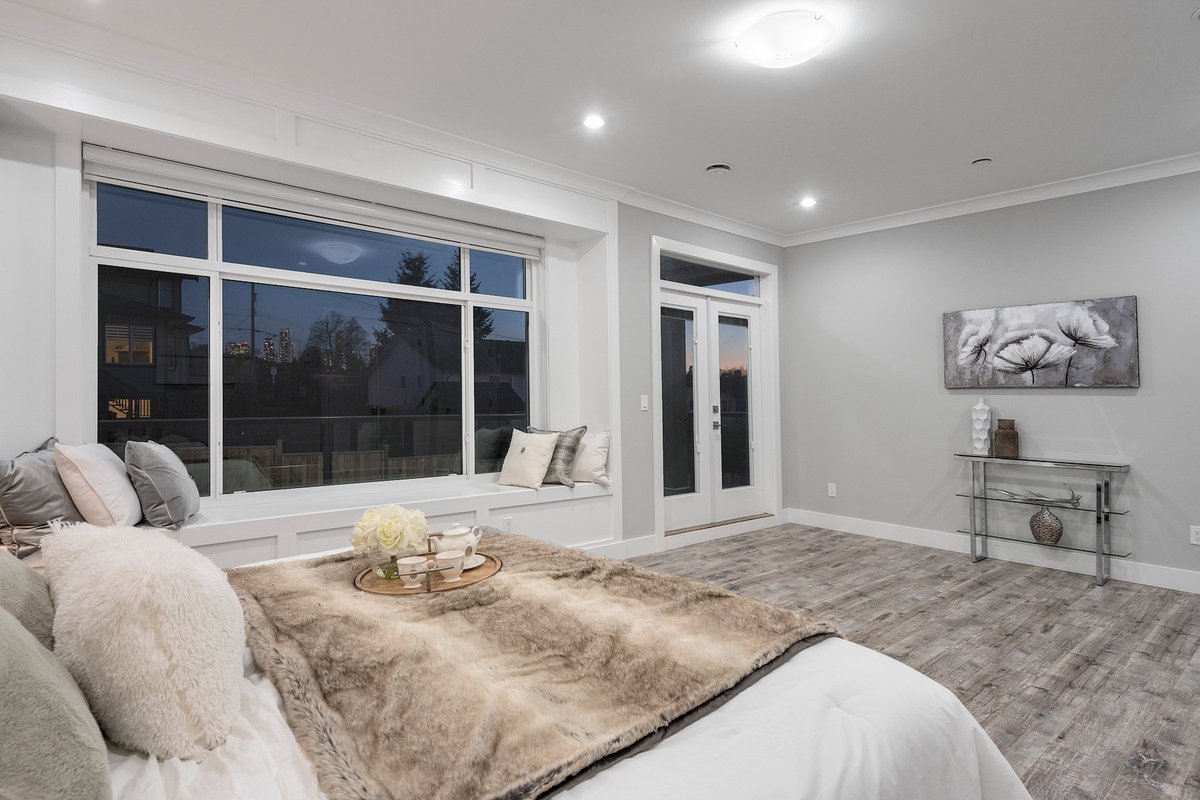 danwurtele's tweet photo. NEW LISTING

4962 Hardwick is a luxurious, brand new home featuring over 4,000 SQFT of living space across three well appointed floors.  

6 Bed  |  7 Bath  |  Income Suite  | 8,790 SQ FT Lot 

https://t.co/XA7l2LhP14 https://t.co/rcwyjIjywb