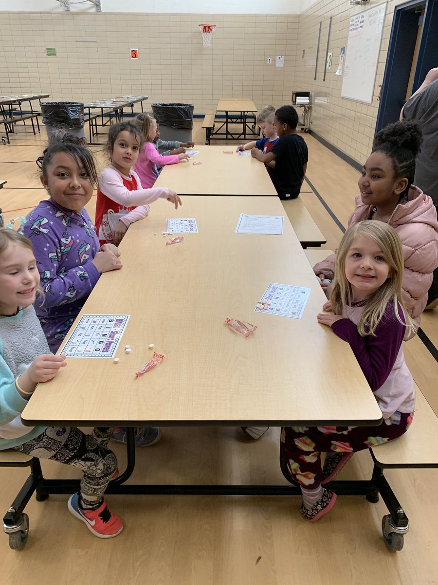 palms_kim's tweet photo. Bingo for Books was a HUGE success!!!!  The kindergartners and their third grade buddies were SO excited to choose their books!  #WeAreParchment #parchmentnorthwood #parchmentschooldistrict https://t.co/FAPelWOet7