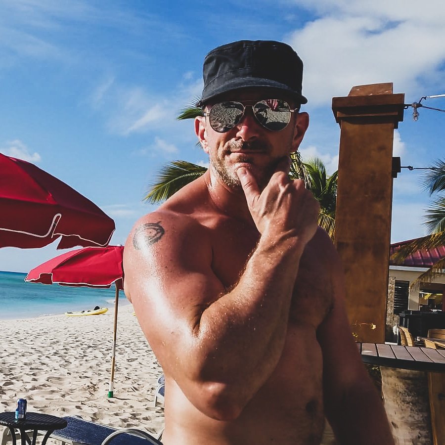 BecomeWolverine's tweet photo. Over this nasty sinus infection and back to #becomingwolverine!

#beconsistent #workout #beach #gunshow💪 https://t.co/V7wHWt9GMT