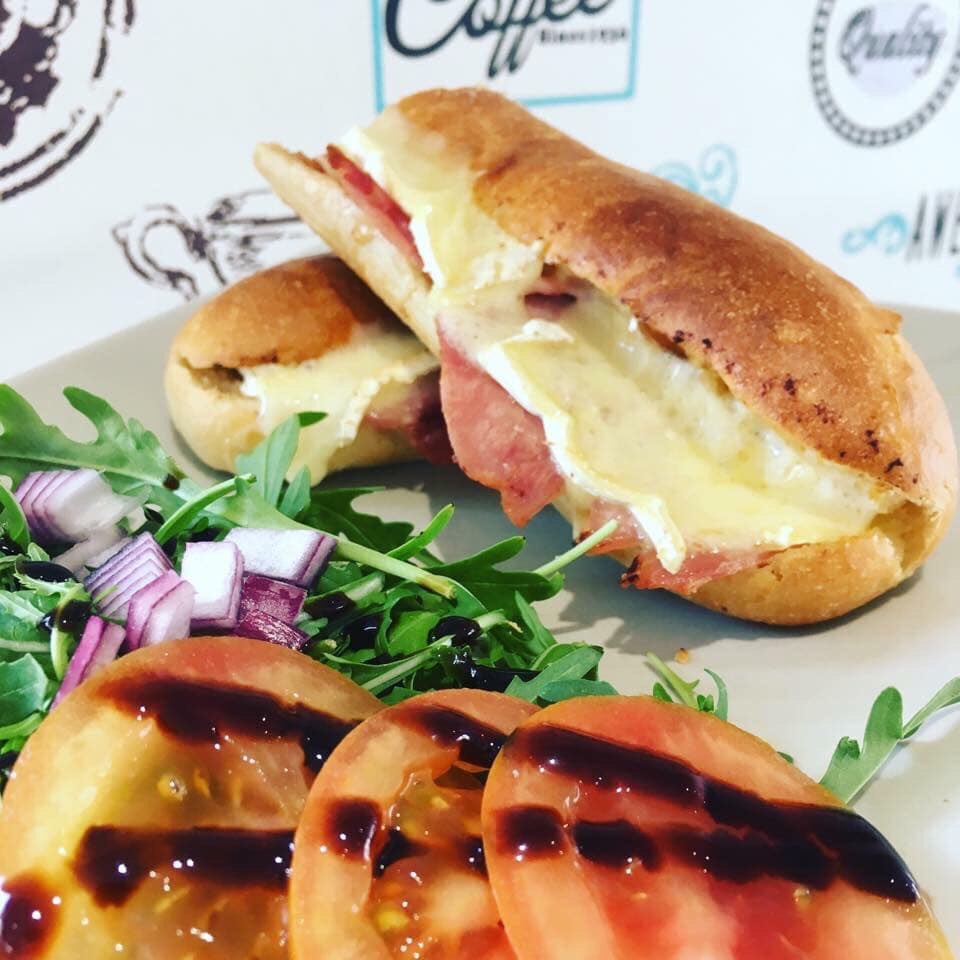 bakery_corner's tweet photo. 🚨 WEEKEND SPECIALS 🚨

3 wee beauties to get your “eat on” with! 

#lunch #ballymena #3isthemagicnumber https://t.co/AHK9BruMg6