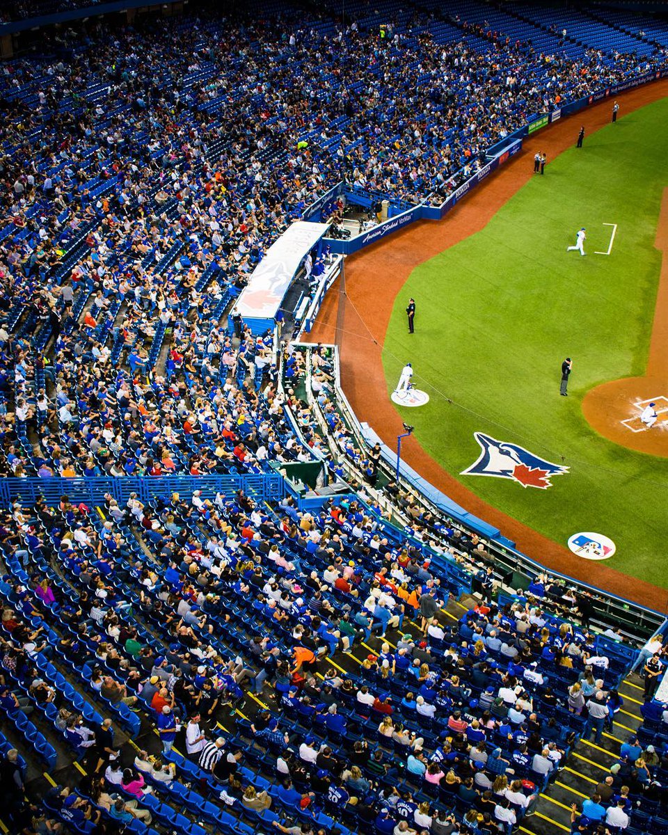 ditchtheguide's tweet photo. RT SeeTorontoNow: It's the bluejays home opener today, and we can't wait to cheer on Canada’s team. Check out our Toronto Blue Jays game day guide here:  https://t.co/RhoSRL4sbL #SeeTorontoNow https://t.co/PhkQ8xjrdB (ExploreCanada)