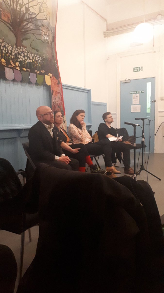 ellenjoelle's tweet photo. Food poverty discussion at #KinningParkComplex hosted by #Commonspace with Abi from @GCFNetwork, @patrickharvie, @Ben_Wray1989 and community! #seedingchange 🌱 https://t.co/QoIsoRidls