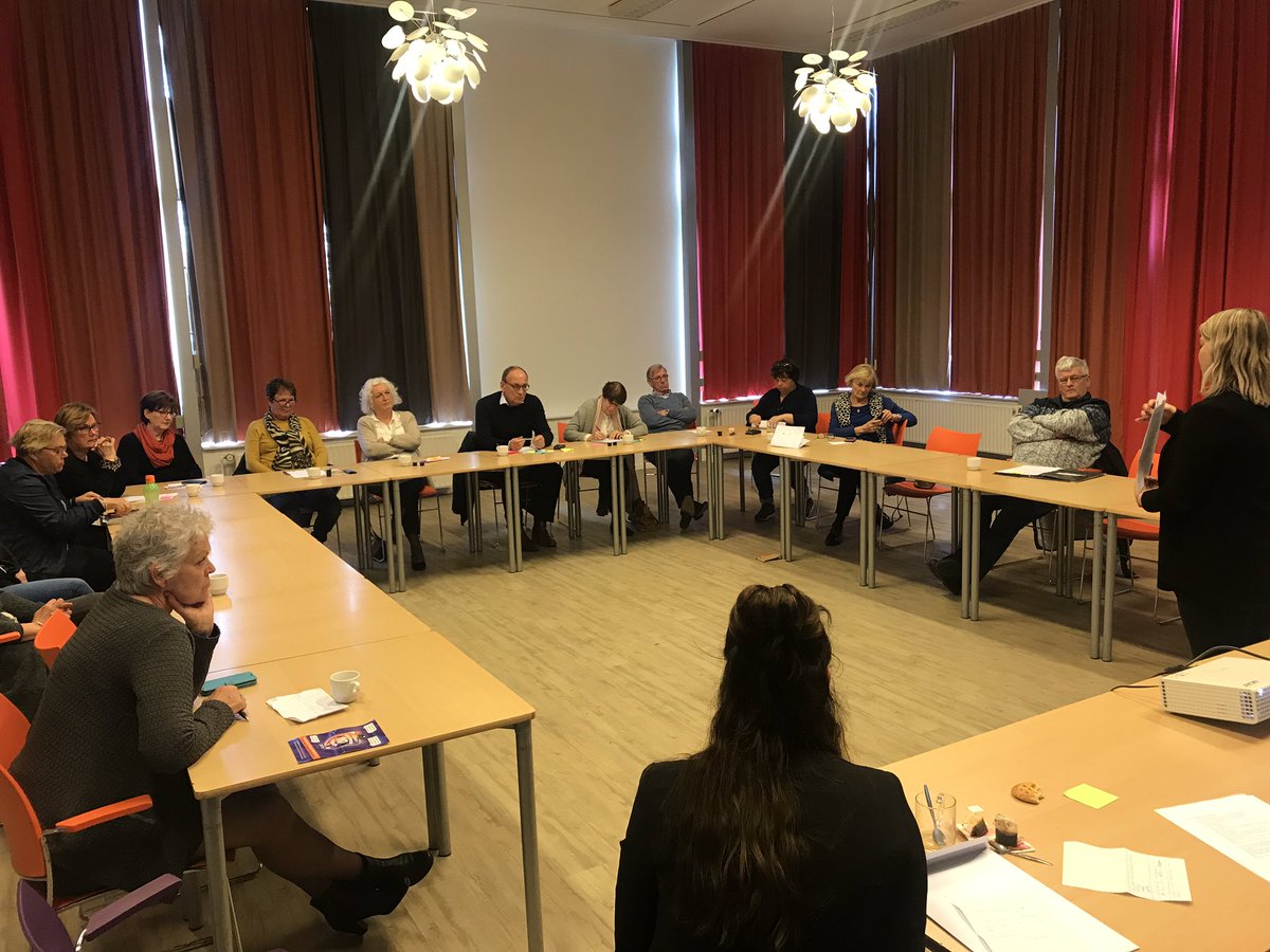 VitaalVeilig's tweet photo. Deze week zijn de #vrijwilligers op de hoogte gebracht van onze laatste cijfers en hebben we het met elkaar gehad over wat er goed gaat en waar de uitdagingen zitten. Samen maken we het project #Vitaal &amp; #Veilig #Thuis #WijZ #Zwolle https://t.co/iS26dmbZH1
