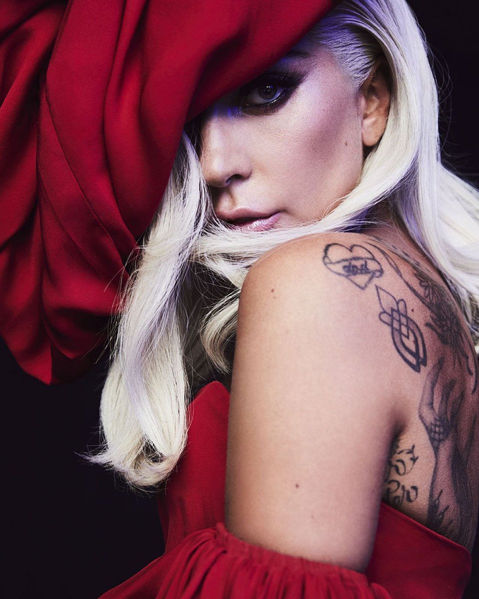 JhonWayneEzhee's tweet photo. happy birthday my queen. Congratulations on your day, I love you @ladygaga https://t.co/0WX9teroEE