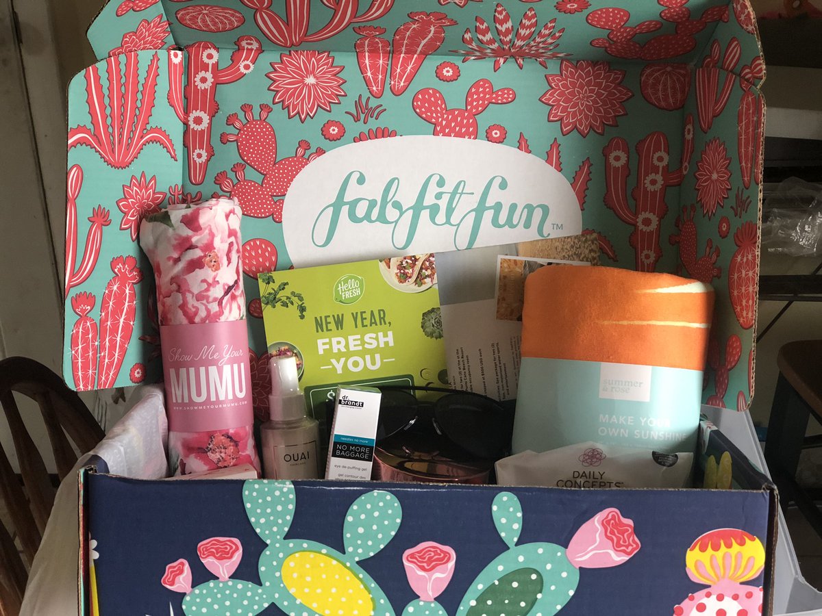 TBrink1698's tweet image. LOOK WHAT GINALLY ARRIVED TODAY! 😍 
My very first Fabfitfun box!!! 😍 
Seriously in love!! Thank you! ♥️♥️♥️♥️♥️ #fabfitfunspringbox #fabfitfun #fabfitfunbox #firstfabfitfunbox #firstfabfitfun #fffgiveaway #soulmatters #meliapuntacanabeach