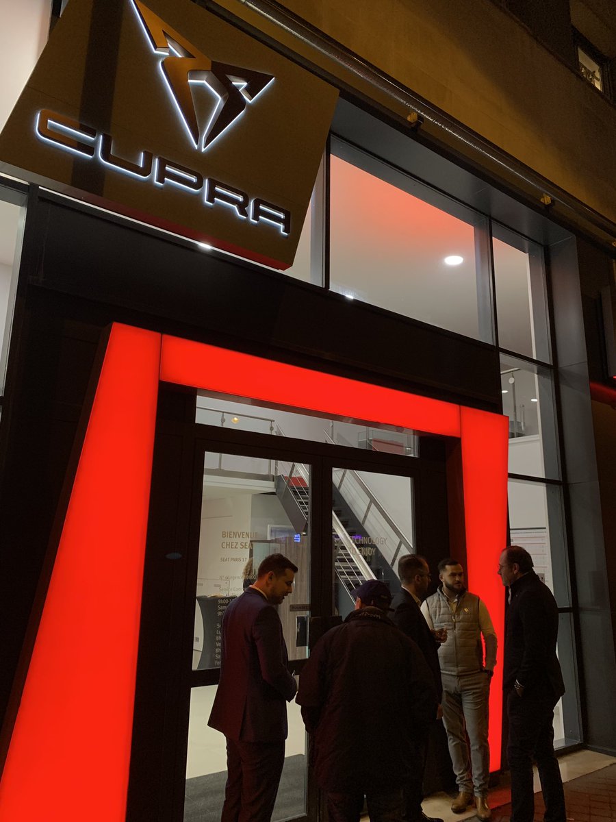 DECELEYRAN's tweet photo. CUPRA, la marque sport de SEAT, se lance à Paris ! RED EVENING organise la soirée de ce beau showroom dans le 17ème. #CupraParis17 #RedEvening https://t.co/ZzOPL5eDxx