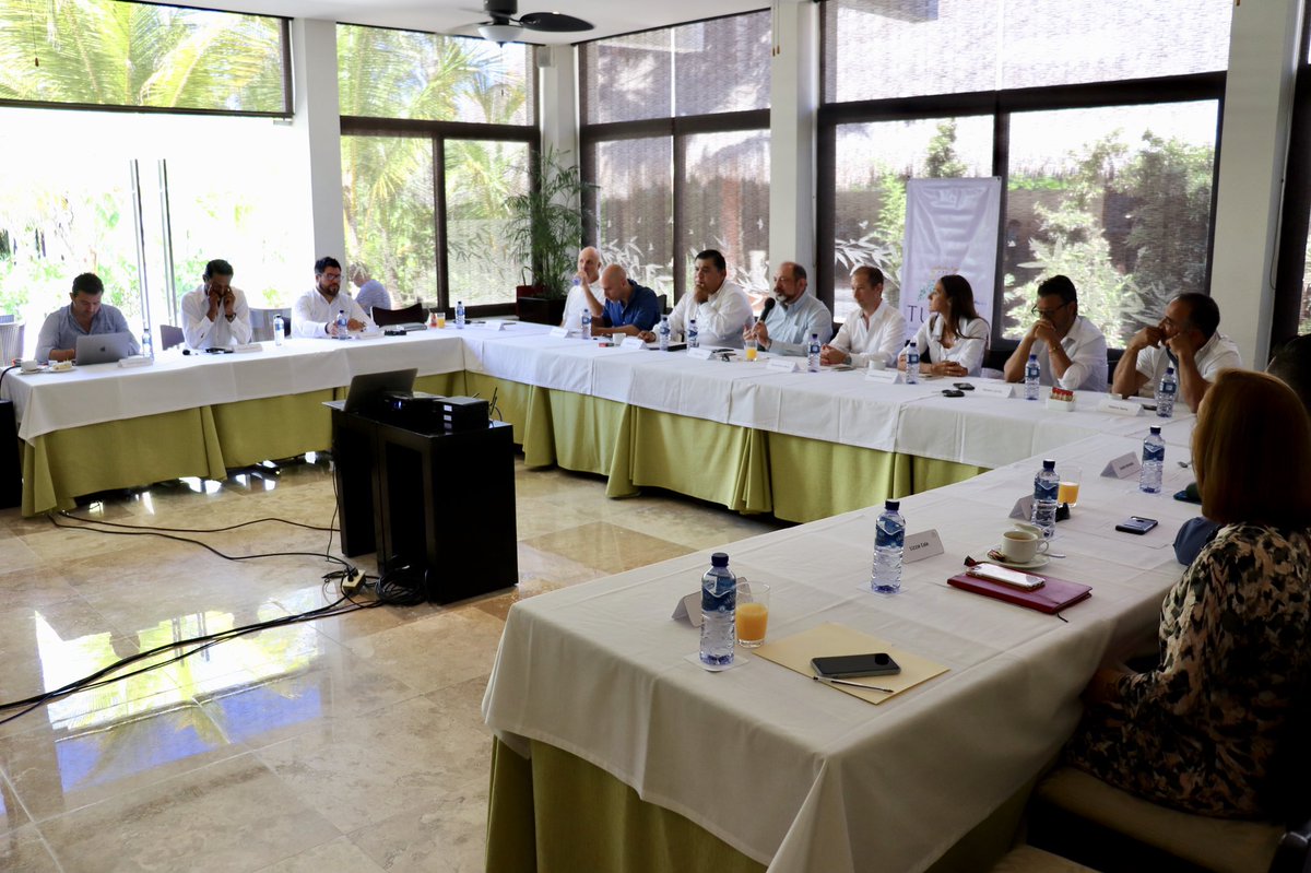 CPTQROO's tweet photo. Hoy ante la Asociación de Hoteles de Tulum compartimos las acciones de promoción y mercadotecnia, además del perfil del turista que llega a los destinos del #CaribeMexicano.

@hotelestulum https://t.co/NoTPSWQ8Ru