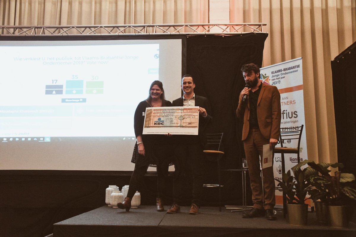 Onze aanwezige gasten verkiezen  @peterstaveloz van @ireachm tot publiekslieveling. Proficiat met de prijs van het publiek Peter 👌