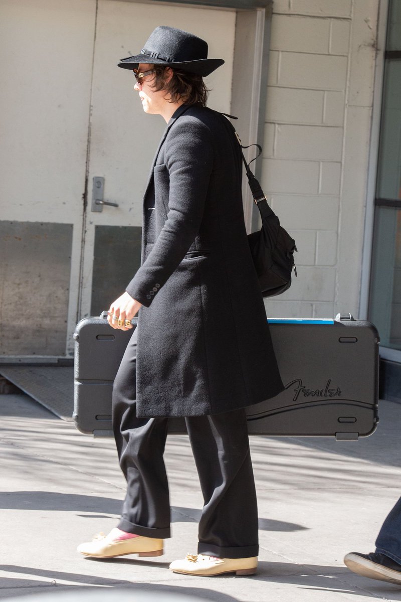 jiminieuniverse's tweet photo. Harry arriving in NYC today https://t.co/MCCG7gfc5n
