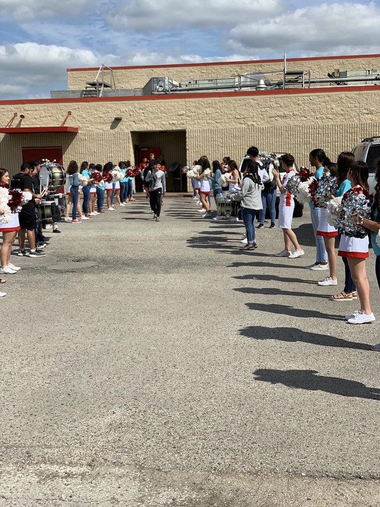Supporting @BFTerry_Soccer with a pumped up sendnoff for the first round of playoffs provide by the Rangerettes @RettesDirector, Band @TerryRangerBand, and Cheer @BFTERRYCHEER! @Terry_Rangers @coachanthony46 #rangerswin #terrytough #lcisd