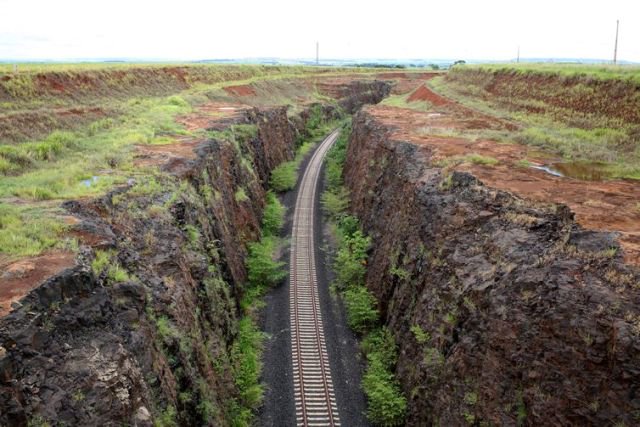 radiojbfm's tweet photo. #JBFM Ferrovia Norte-Sul é leiloada por R$ 2,7 bilhões. https://t.co/M4virKPEgN #musicaeinformacao #Ferrovia #leiloada #bilhoes https://t.co/VNYRgnGO1Y