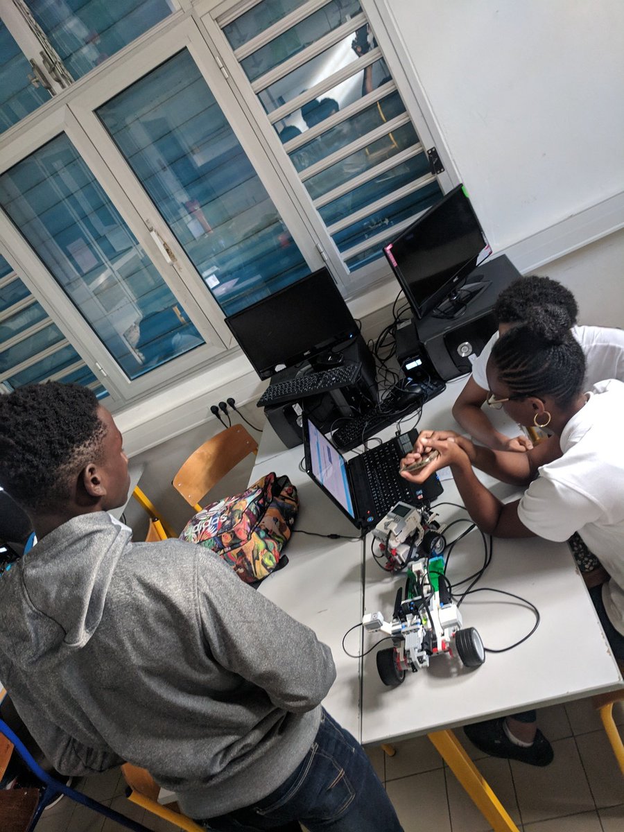 daventura972's tweet photo. #ClubTiMalin au #CollegeConstantLeRay @ray_college #9720043P #RDVNum19 
Aujourd'hui : Atelier de programmation de #Mbot et #LegoMindstormEv3. C'est l'apprentissage du travail d'équipe pour atteindre des objectifs communs.
@cardie972 @DaneMartinique @acmartinique https://t.co/Xhh4OuUS1X