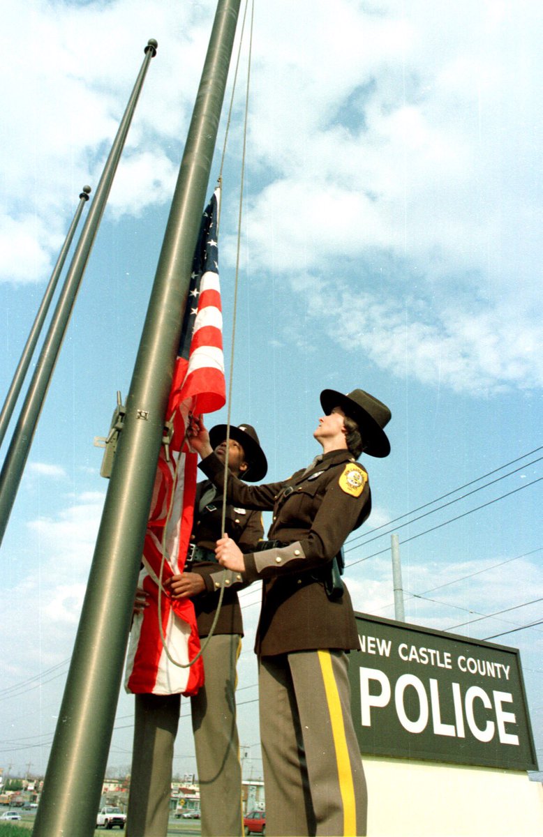 NCCPD_DE's tweet photo. Raise the colors!

The New Castle County Division of Police Honor Guard raises the National colors during a ceremony at the old headquarters building.
#honor #honorguard #honorguardsofamerica🇺🇸 #colorguard #usa #oldschool #newcastlecountypolice #newcastlecounty #nccpd #netde https://t.co/iutpbAUFXp