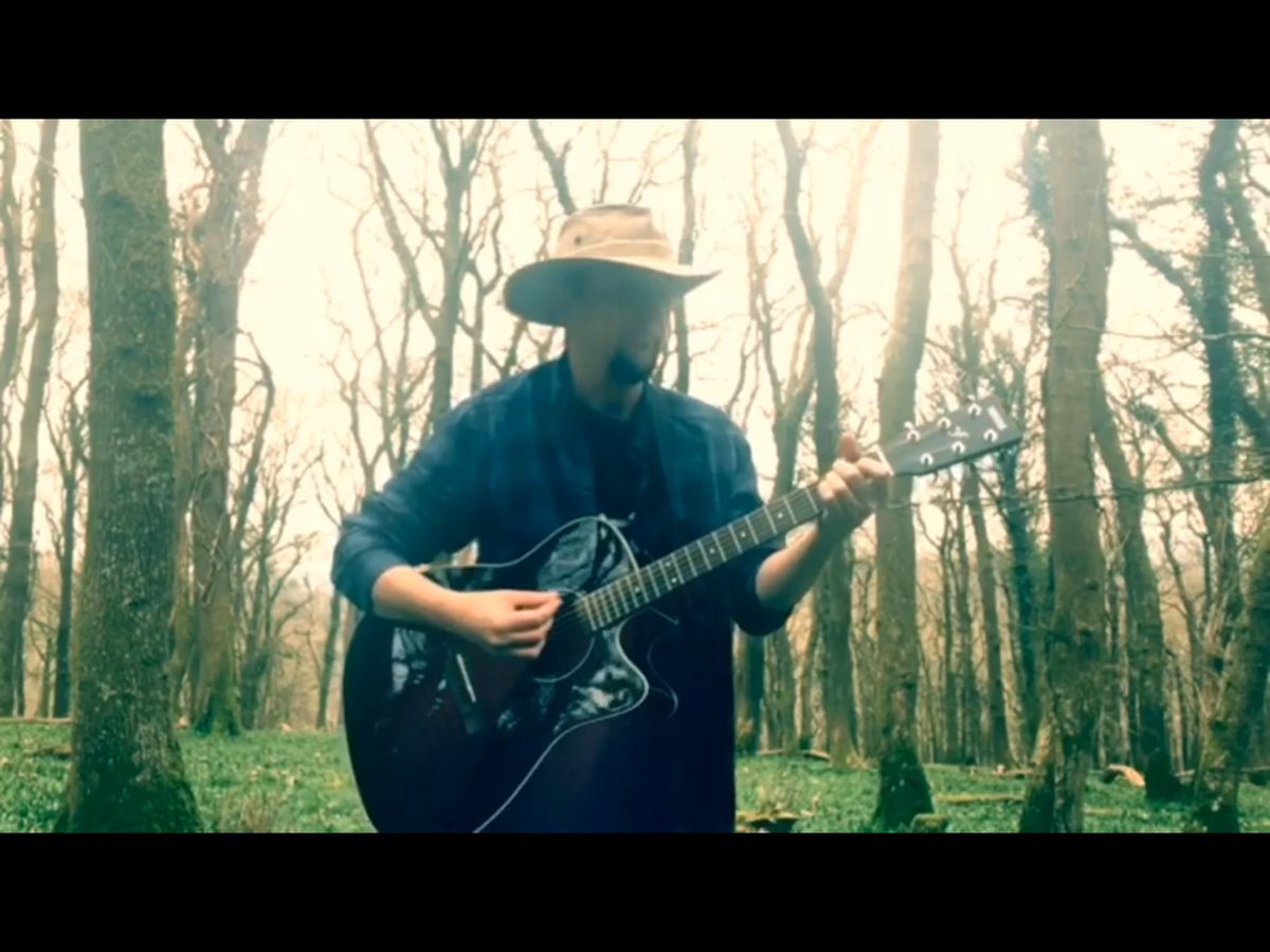 To celebrate 5 years of #napiersbones #prog, here’s a little video of me singing “Wistman’s Wood” with an acoustic ......in the woods ! New EP on the way tomorrow :)
youtu.be/wIqh5QYclfc