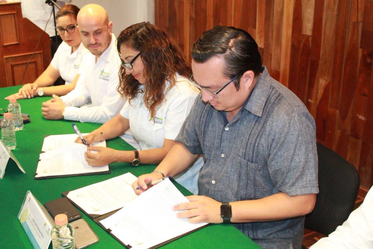 Signan convenio de colaboración  el <a href="/ConalepQRoo/">Conalep Quintana Roo</a> y el COPSIQROO, impulsando la resiliencia entre las nuevas generaciones con un pensamiento crítico y reflexivo, que les permitirá incorporarse al mundo actual con madurez y en paz.